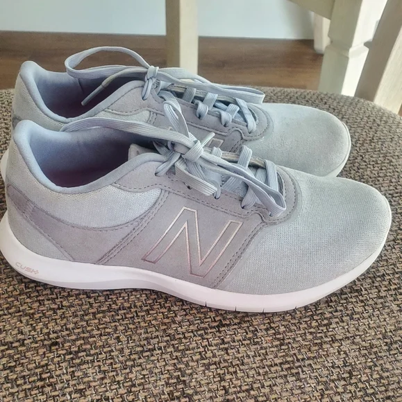 New Balance tennis shoes size 6 - Picture 1 of 4